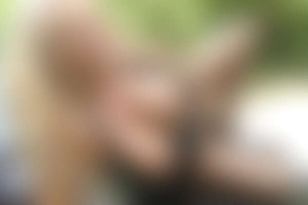 Teacher Leave Them Teens Alone Kom og oplev det uartige og forførende eventyr i Teacher Leave Them Teens Alone! Dette er ikke bare endnu en almindelig dag i klasseværelset - det er en uønsket, men hengiven lære-elev-forbindelse, der vil få dig til at gispe efter vejret.I denne sensationelle film bliver intet tabu eller grænse udfordret. De unge teenagerpiger længes efter opmærksomhed og liderlig lærerens særlige pædagogiske metode. Når de skamløs fortæller ham, at de vil sutte hans saftige pik for at bestå, kan han simpelthen ikke modstå deres fristelser. Klædt i forførende lingeri og med deres saftige røve i fokus, er de kun interesseret i én ting - at tilfredsstille deres liderlige læremester.Denne hardcore pornofilm bringer dig til USA, hvor de mest fantastiske og frække begær bliver opfyldt. Bliv beriget med en visuel oplevelse af sensuel erotik og dampende cumshots, mens vores medvirkende lader deres dybeste lyster komme i spil.Teacher Leave Them Teens Alone er ikke for de sarte sjæle, men hvis du er klar til at dykke ned i en verden af forbudte fantasier og hemmelige drømme, så er denne film perfekt til dig! Sæt dig godt til rette og lad dig forføre af disse vilde teenagere, der er klar til at tilfredsstille deres liderlige læremester.